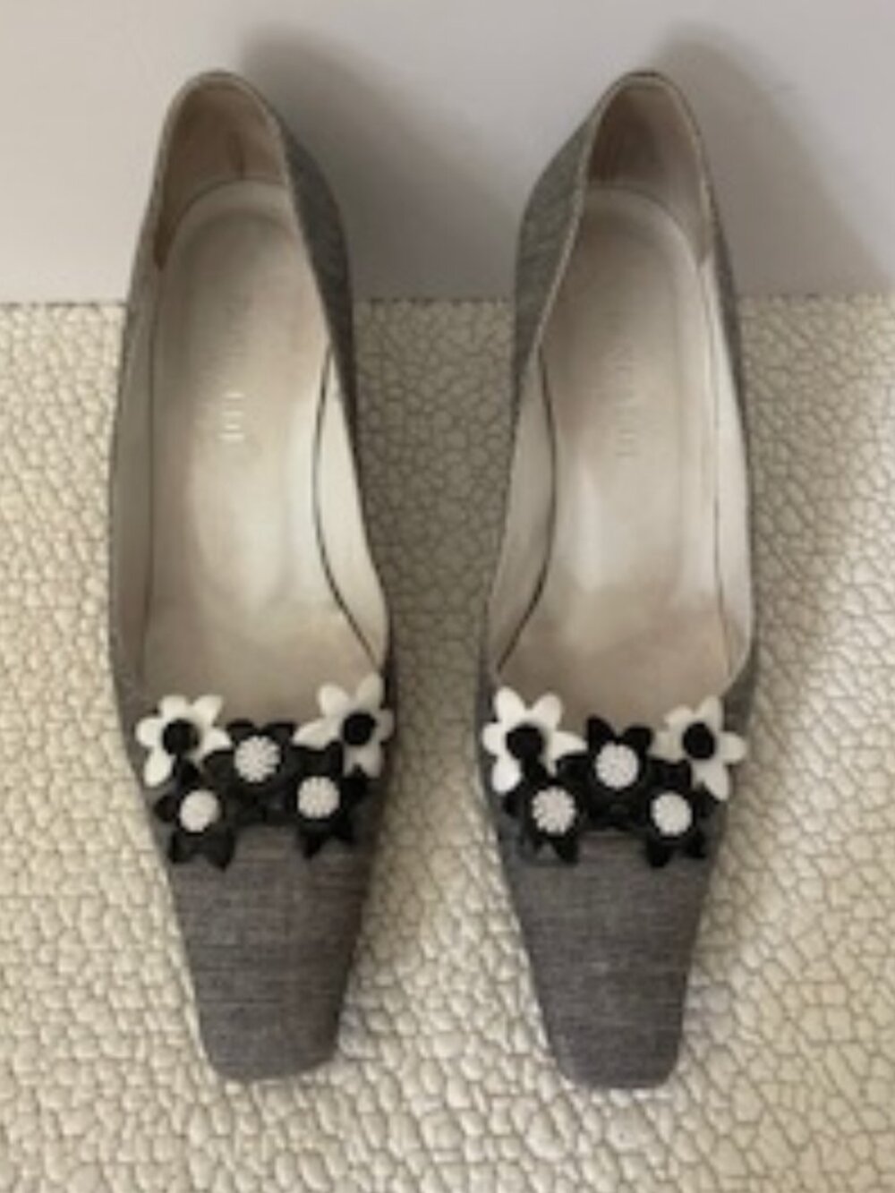Pancaldi Black and White Linen Pumps with Daisy Appliques - size 8.5